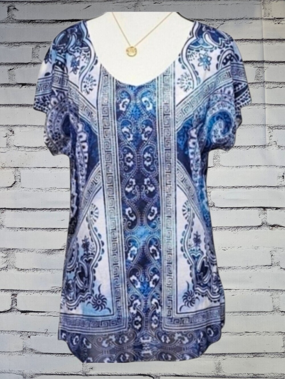 New Directions Nwt Lightweight Vneck Large Mosaic Tile Pattern Poly Knit Blouse